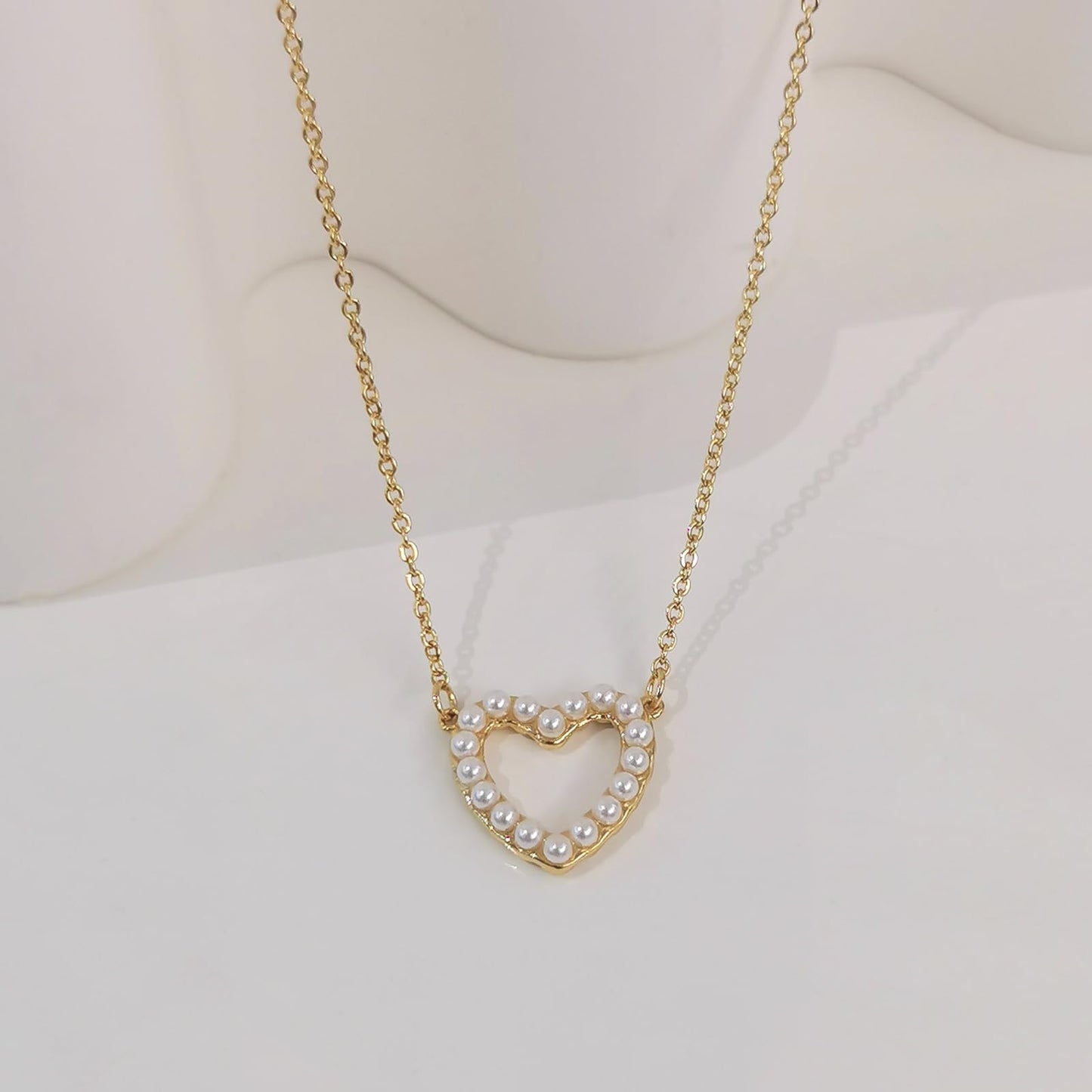 Zeffy Heart Pearl Necklace for Women Dainty Gold Pearl Heart Necklace Cute Heart Love Necklaces Simple Heart Pendant Necklace Trendy Jewelry for Women