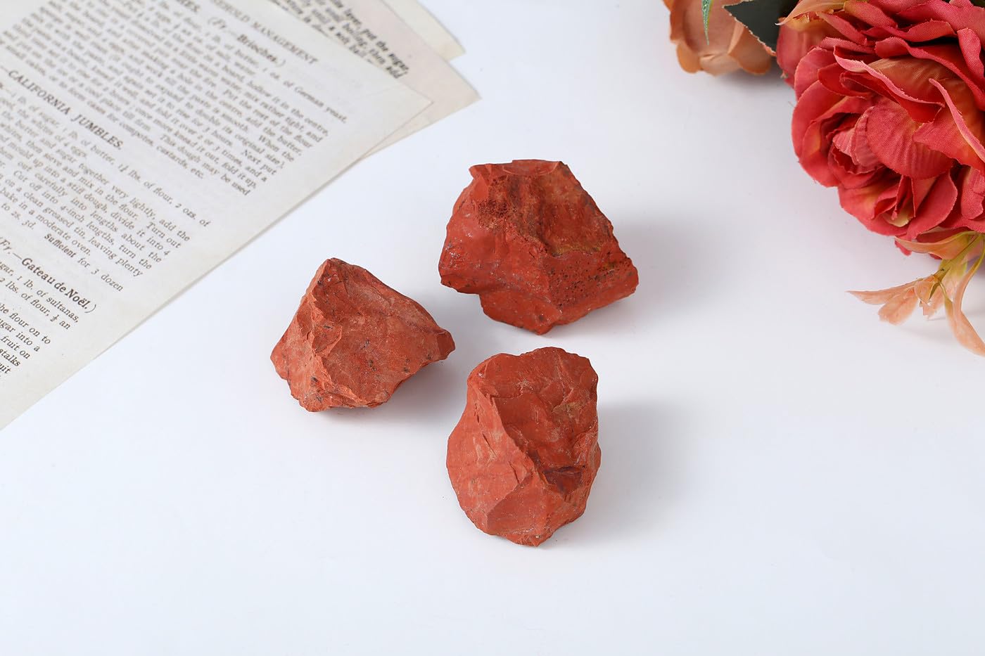 XIANNVXI Red Jasper 1.8-2.2" Large Raw Crystals and Healing Stones Natural Rough Crystal Rocks for Decor Gifts Tumbling Cabbing Polishing Fountain Rocks 1PCS