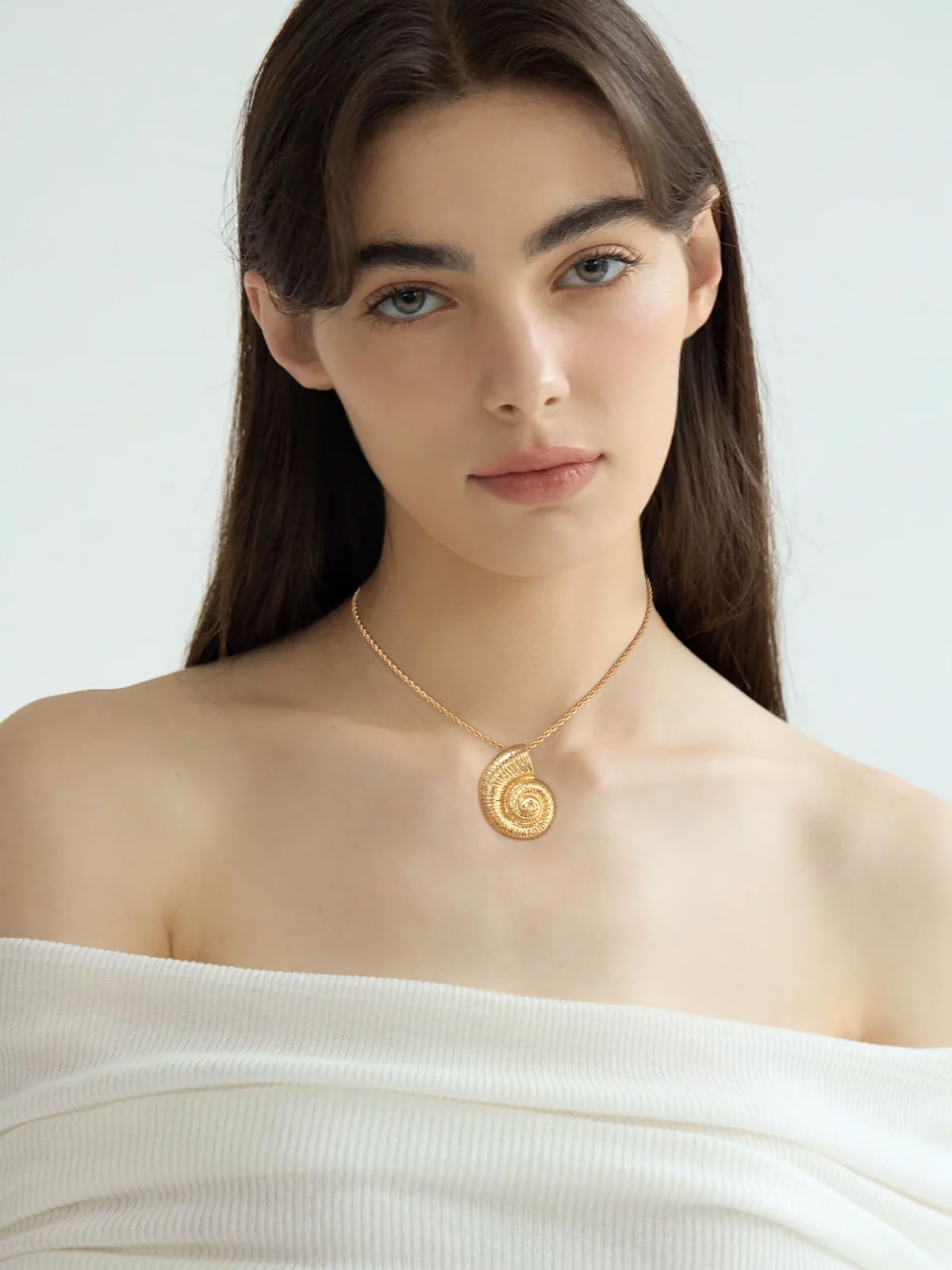 WOWORAMA Gold Conch Shell Necklace for Women Matte Gold Sea Snail Pendant Necklaces Adjustable Chain Ocean Sea Witch Shell Choker Necklace Vintage Summer Beach Jewelry