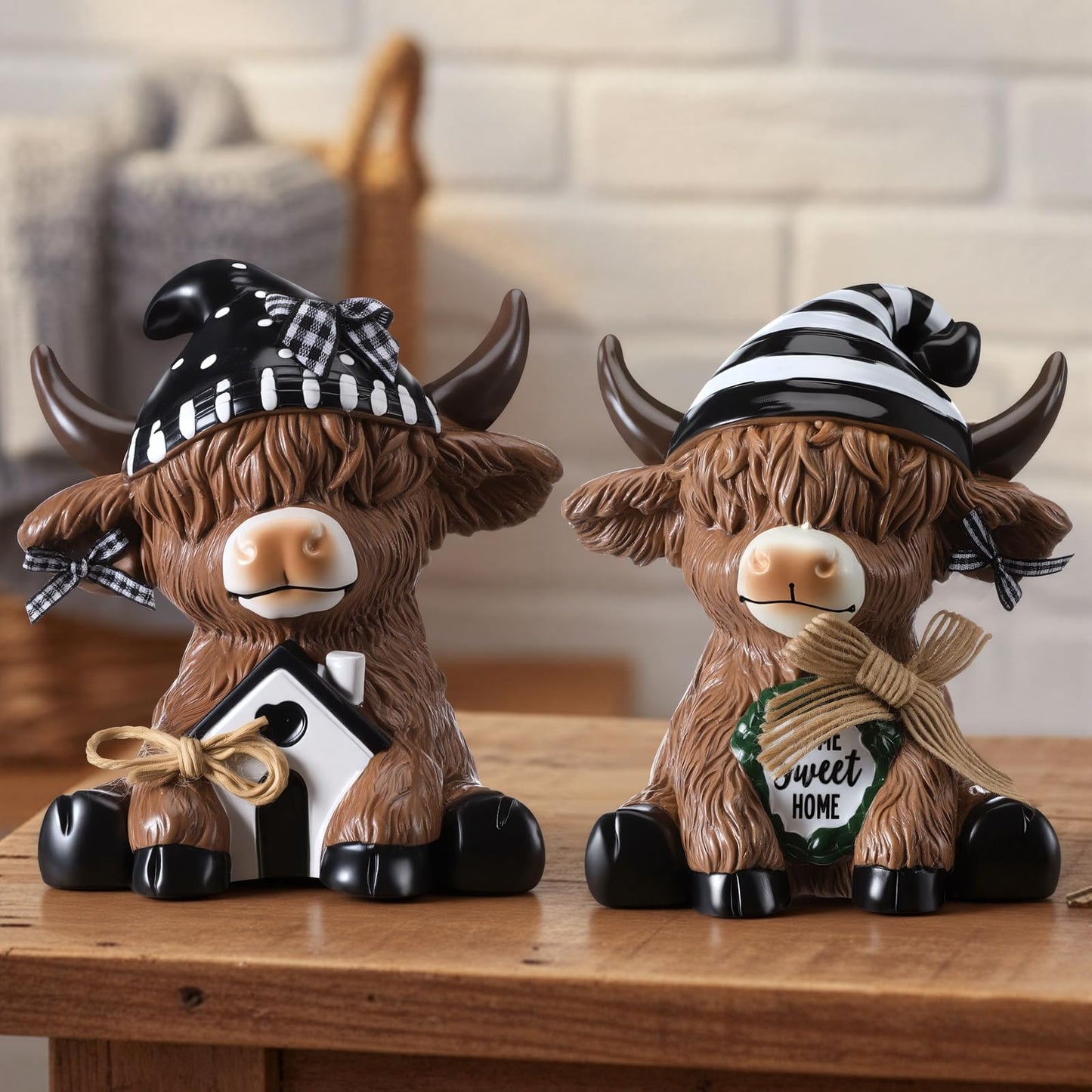 Wesiti 2 Pcs Highland Cow Home Decor Figurines Resin Farmhouse Ornament Set, Cute Cow Statues with House Home Sweet Sign, Rustic Tiered Tray Table Decor Gifts for Garden Kitchen Office