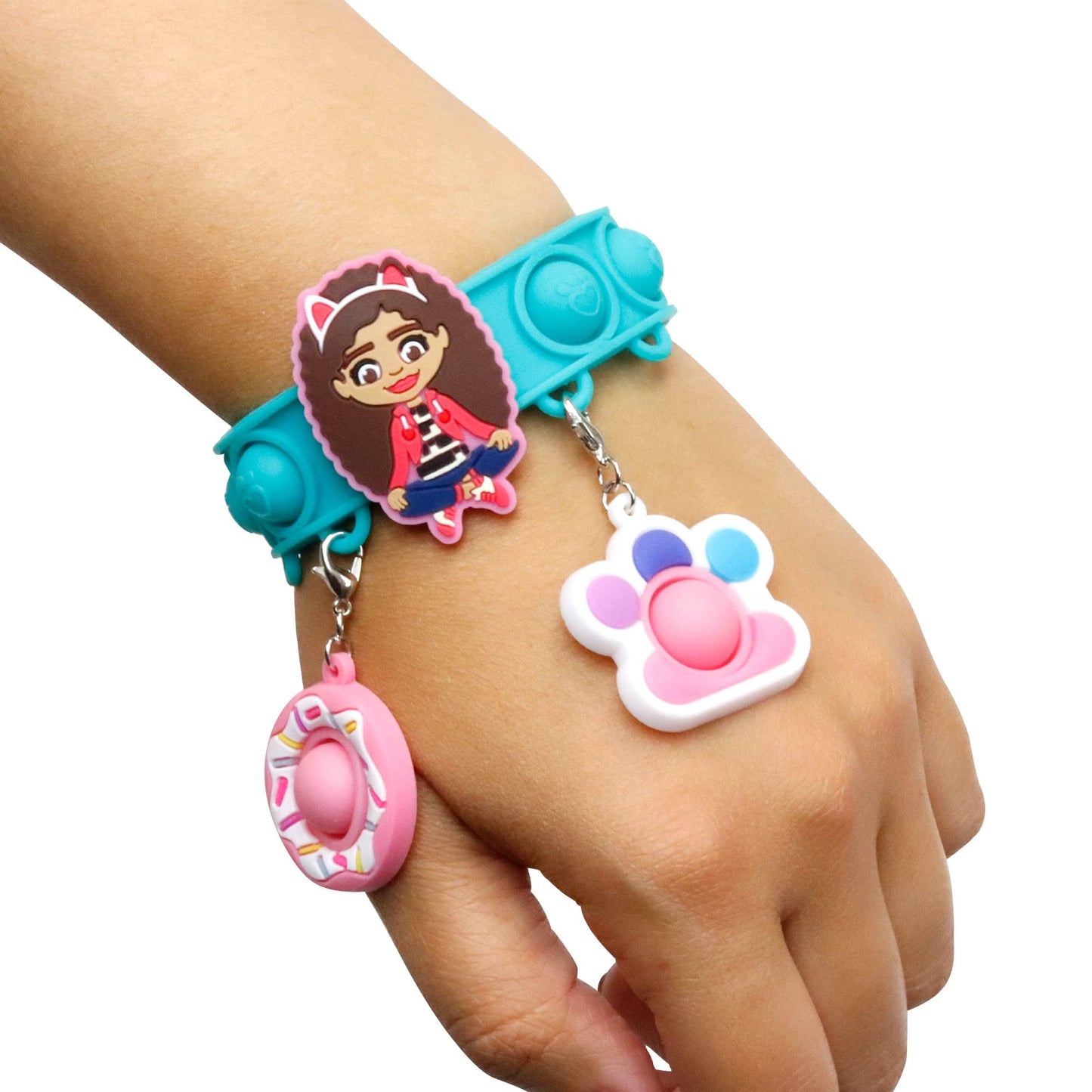 Tara Toys Gabby's Dollhouse Pop-Eeze Bracelet Activity Set Snap Bead Jewelry Kit for Kids with Charms & Carry Case DIY Craft Gift for Girls Ages 3+ Inspired by DreamWorks Gabby