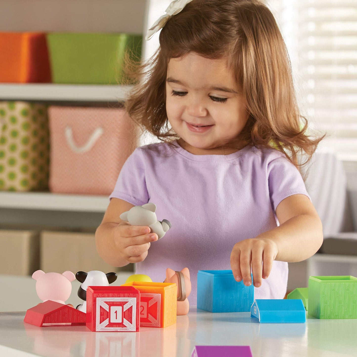Learning Resources Peekaboo Learning Farm - Farm Animals for Toddlers, Educational Fine Motor Montessori Sets, Toddler Animal Toys, Counting, Sorting & Matching Barn Animal Toy, Little Animal Figures
