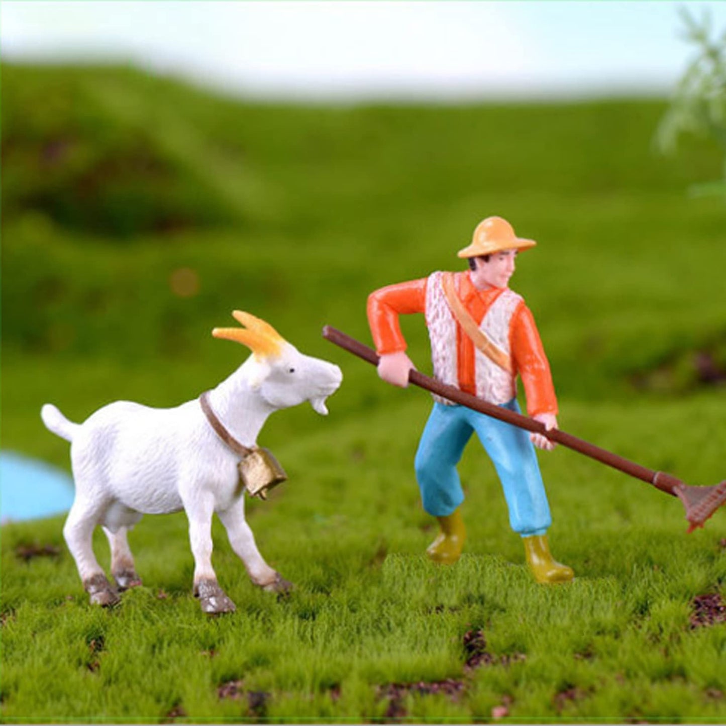 26 PCS Mini Farm Animal Tractor Cake Topper Set with Tree Farmer Fences Cow Pig Sheep Figures Tractor farmer Cake Topper for Boy Girl Birthday Party Decorations