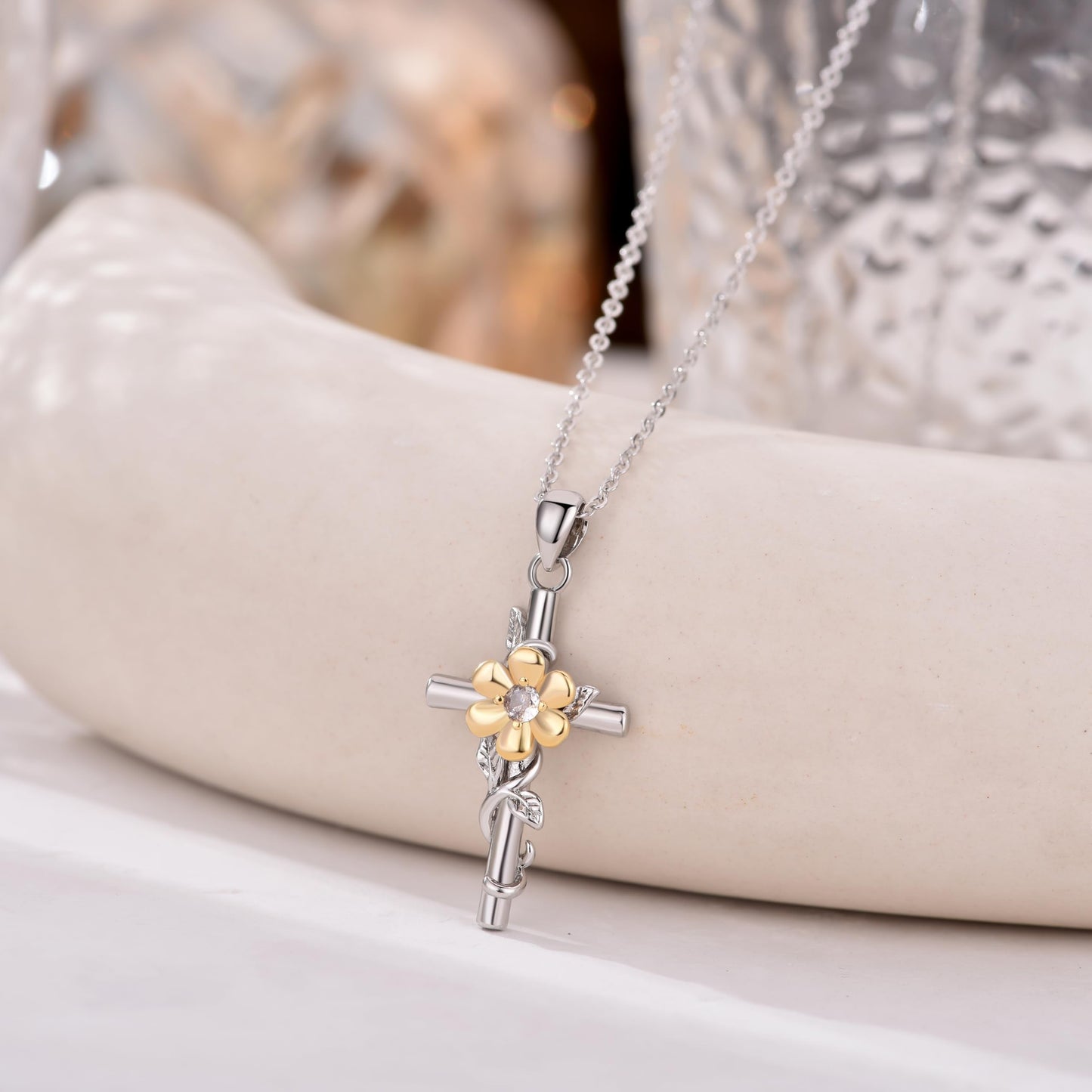 HELORET Daisy Necklace Dainty Daisy Flower Cross Pendant Jewelry for Women Birthday