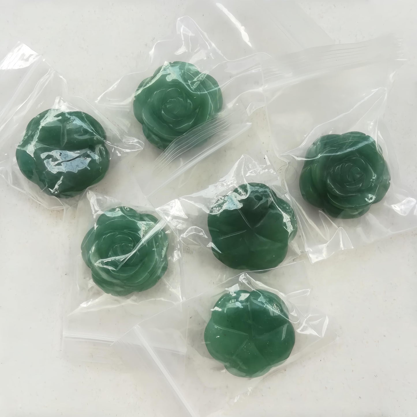Sunshcat Natural Green Aventurine Crystal Rose Pendant,Three Dimensional Carved Healing Meditation Jewelry Crystals and Healing Stone Figurine,Suitable for DIY Jewelry Making and Valentine's Day Gift