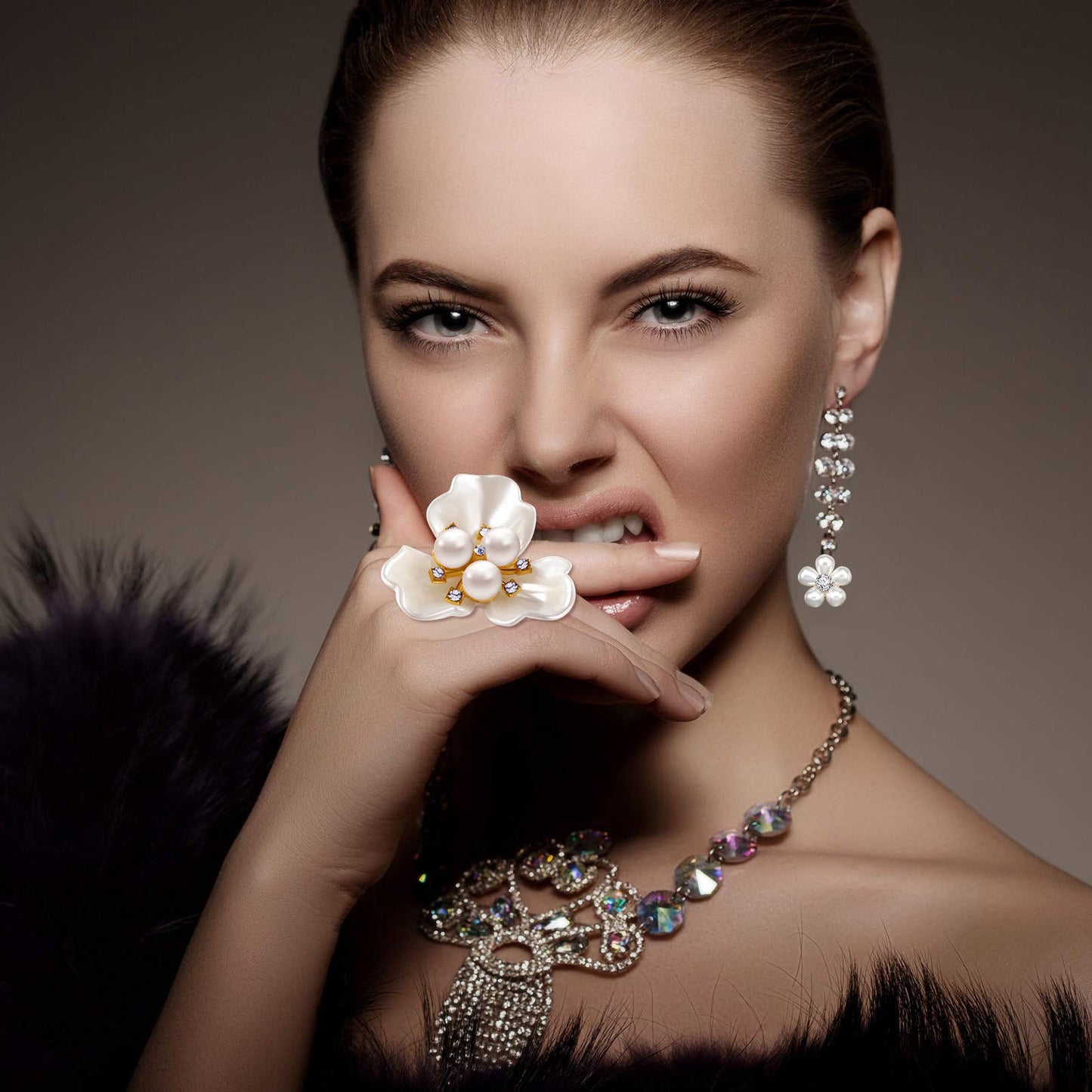 Hicarer 44 Pieces Pearl Rhinestone Buttons Rhinestone Faux Pearl Embellishments Brooch Alloy Floral Pendants for Jewelry Making Party Wedding Bridal Bouquet DIY Home Decoration(Gold)