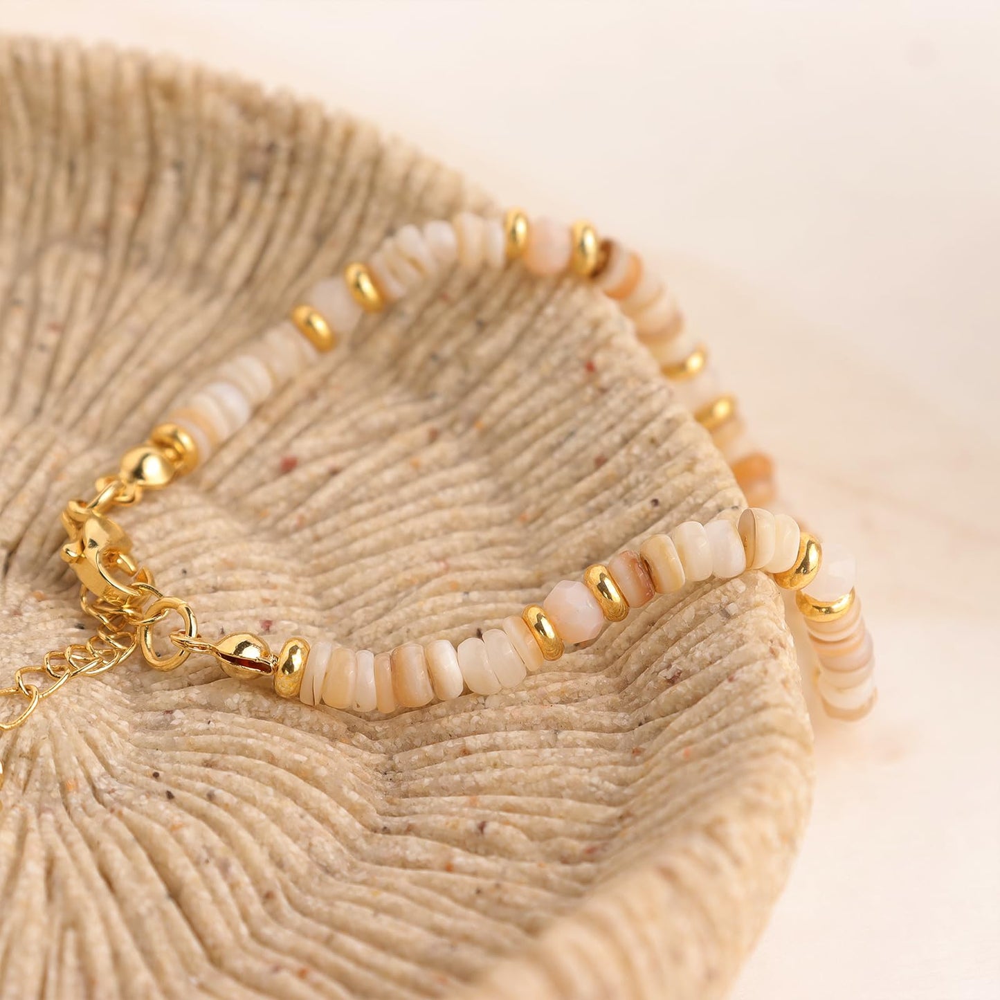 Frigotine Gold Gemstone Agate Beaded Bracelets for Women, Trendy Boho Handmade Crystal Natural Stone Seed Beads Chakra Bracelet Summer Beach Bohemian Jewelry Gift