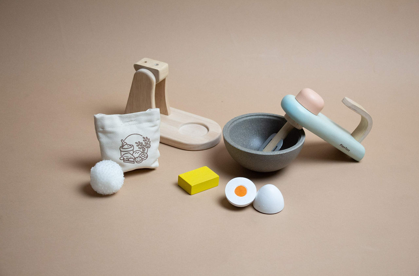 PlanToys® Wooden Stand Mixer Toy for Kids | Montessori Pretend Play Kitchen Appliance with Mixing Bowl, Egg, Butter & Flour | Toddler Baking Set & Cooking Toy for Ages 2+