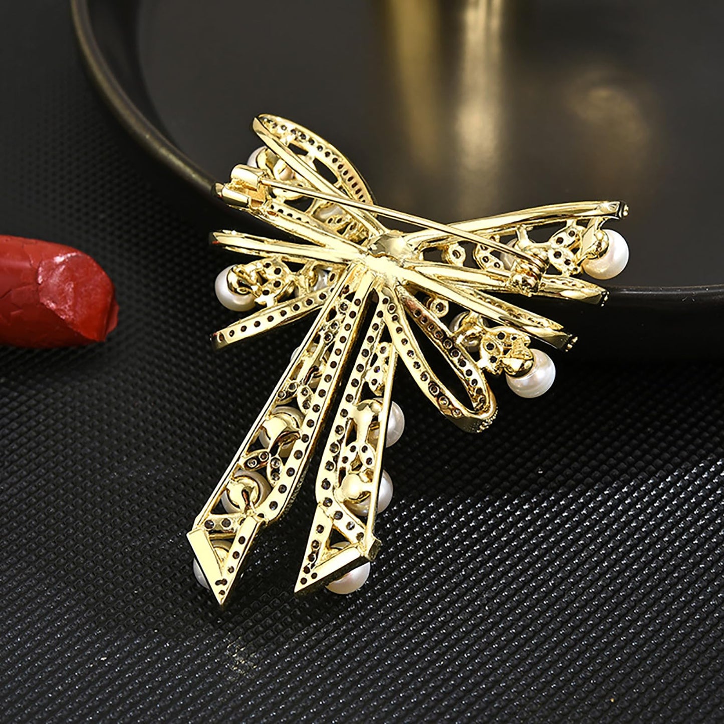 AILONMEI Brooches Jewelry for Women Fashion, Elegant Designer Costume Corsage Pearl Brooches & Pins Christmas Gift(Bowknot)