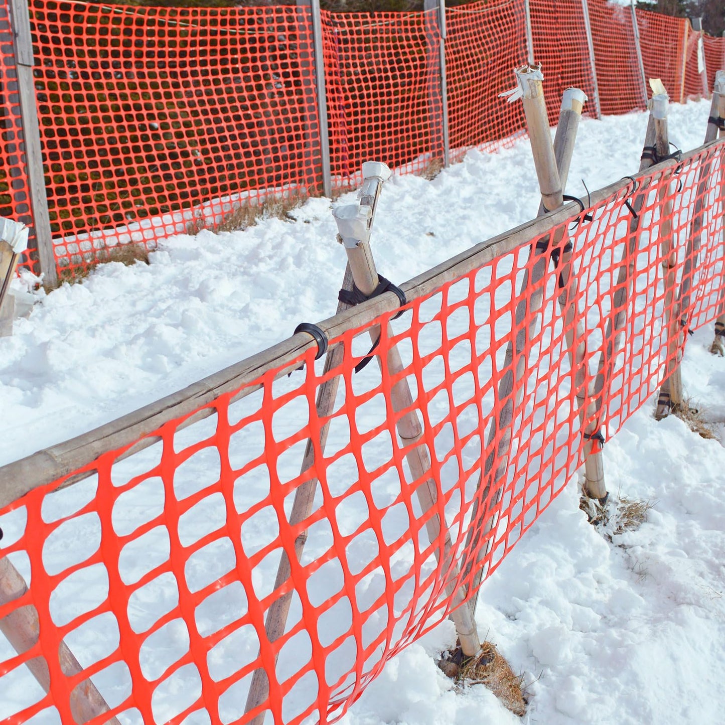 Nuanchu Temporary Safety Fence 4 x 50 Feet Plastic Mesh Fencing roll Reusable Mesh Fencing Netting for Garden, Snow Fence, Animal Barrier, Swimming Pool, Poultry, Deer, Dogs, Construction Orange