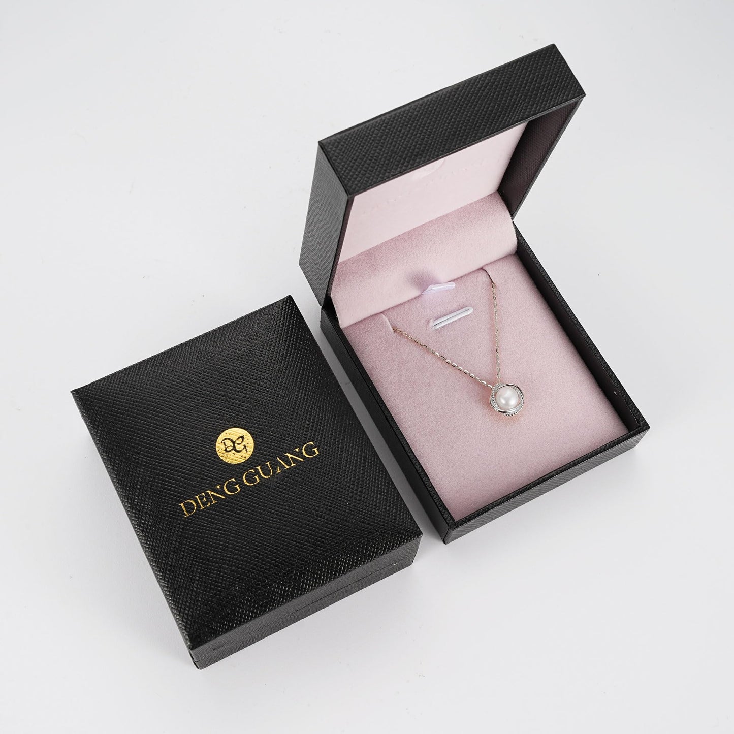 DENGGUANG Freshwater Pearl Pendant Necklace for Women, 925 Sterling Silver Single Pearl Necklace With Adjustable Chain, Wedding Birthday Gifts for Her (Silver)