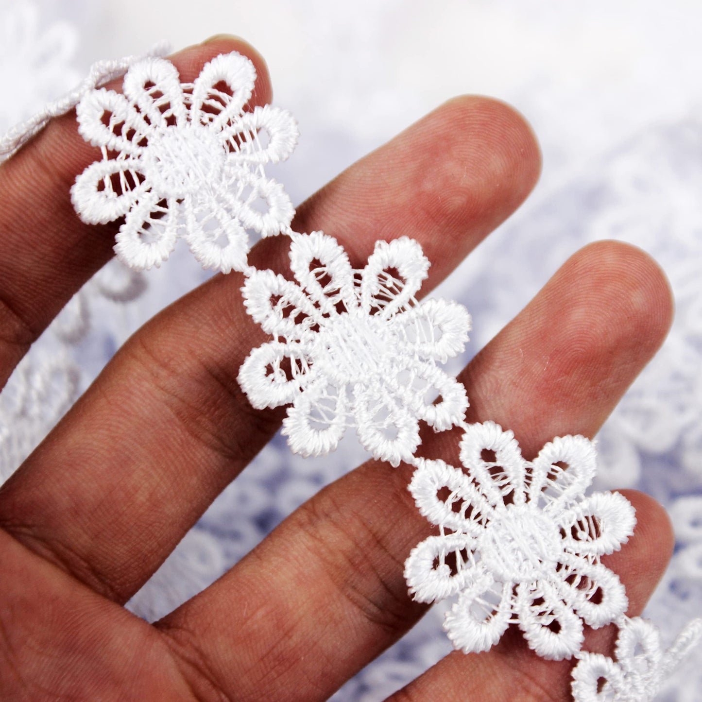 Premium IDONGCAI Daisy Flower Lace Trim Ribbon – 15 Yards Embroidered Polyester Craft Ribbon for Wedding Decor, Bridal Sashes, Apparel, DIY Crafts & Home Accents – White Floral Edge Lace Trim