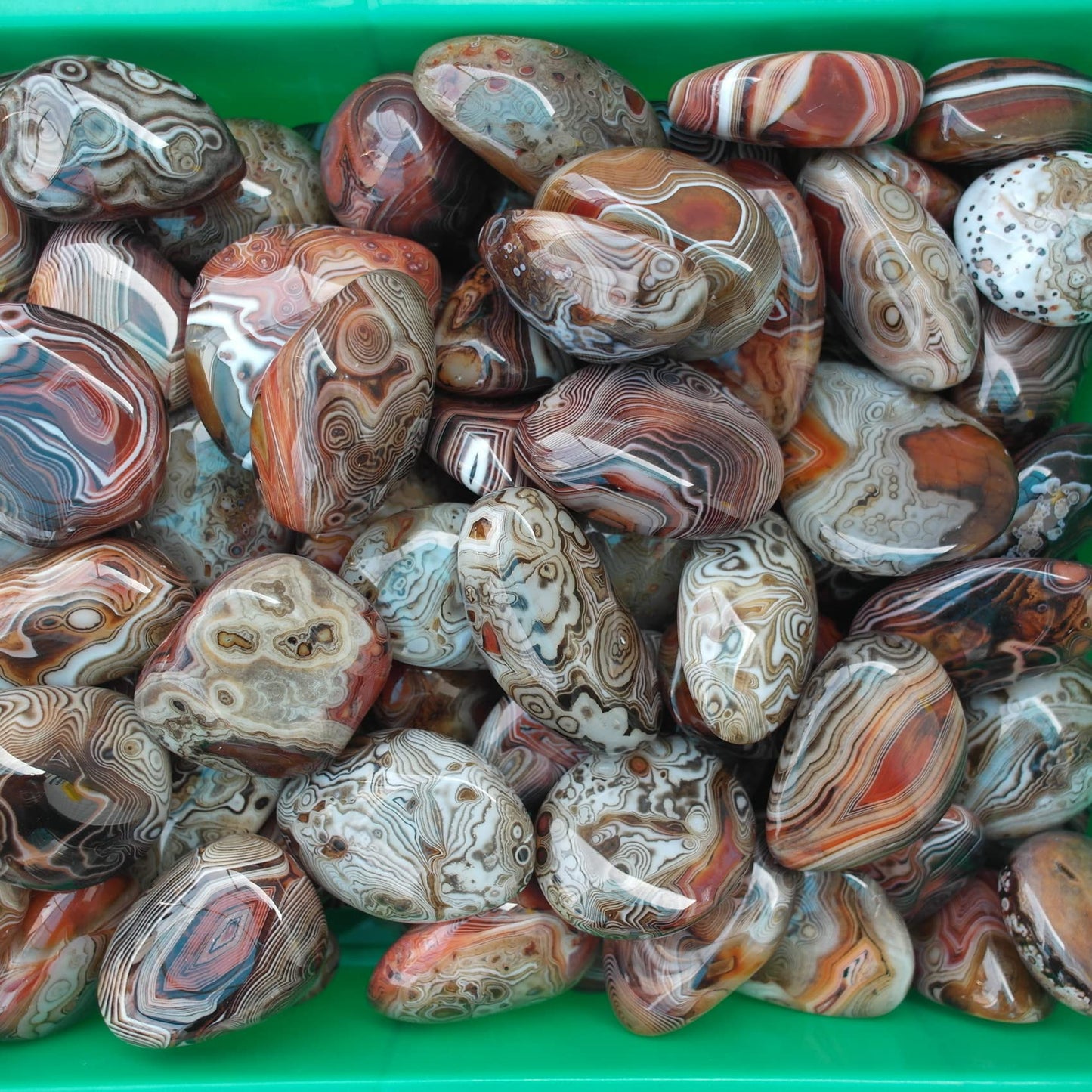 Natural Polished Banded Lace Agate Healing Crystal Specimen Irregular Palm Worry Stones Pebble Reiki Madagascar Collection Gifts Decor 1pc.(0.22-0.28 Pound