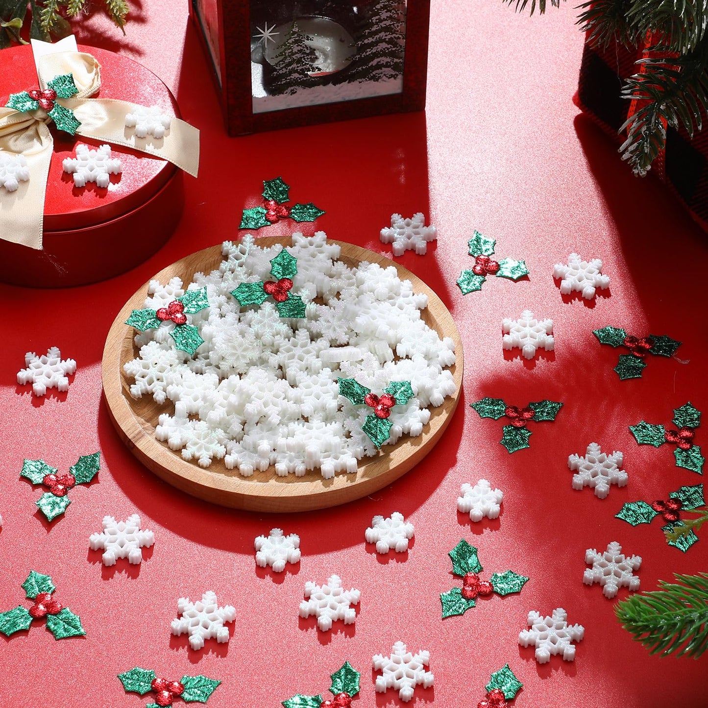 Wenqik 300 Pcs Mini Resin Snowflakes Holly Green Leaves Decors and Berries Charms for Xmas Craft, Glitter Tiny Snowflake Buttons with Berries Embellishments for Card Gift Xmas Holiday Party Supplies