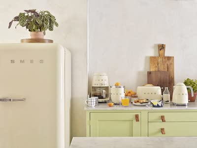 Smeg 50's Retro Drip Coffee Maker with Extra Glass Carafe (Cream)