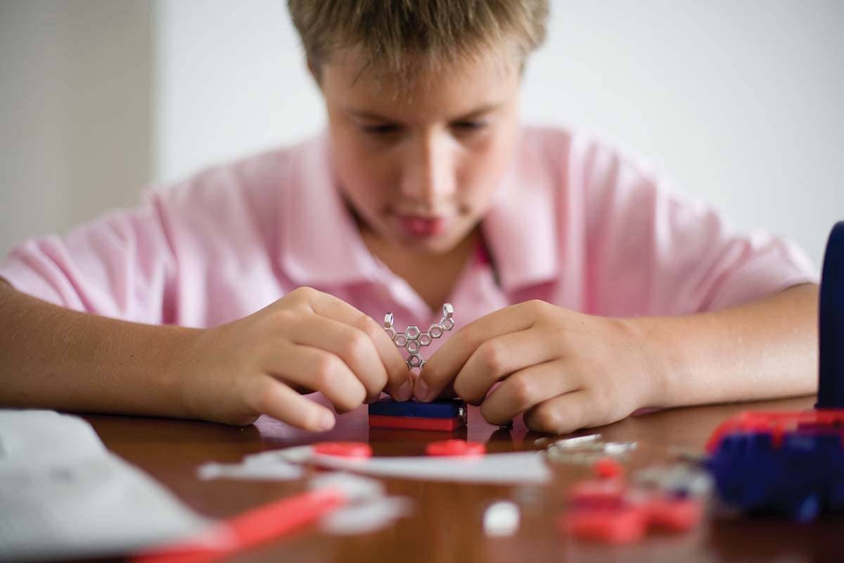 4M Magnet Science Kit - 10 Magnetic Experiments & Games (over 25 pieces to Build & STEM Learn From) - Power the Racer with a Magnet, Levitate a Magnet, Magnetic Yacht & Fishing, Boys & Girls, Age 8+
