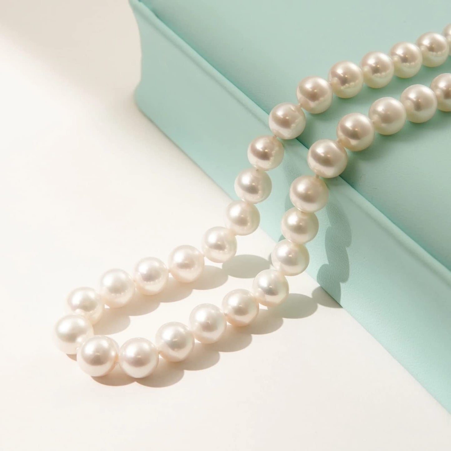 HUWODY Round White Simulated Shell Pearl Necklace Strand Pearl Choker Necklace Jewelry for Women 10mm 22inch