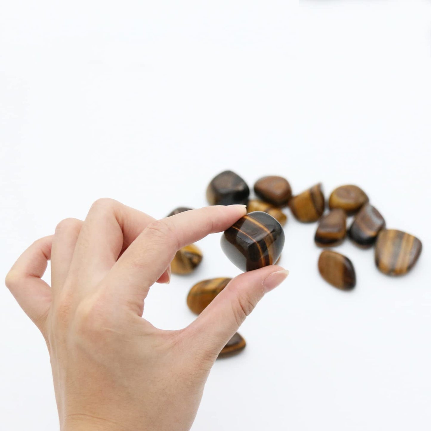 Nvzi Tumbled Polished Natural Tiger's Eye Stones, Crystals and Healing Stones Quartz Bulk for Wicca, Reiki, Healing Energy, Chakra Stones, Witchcraft Supplies(10Pcs)
