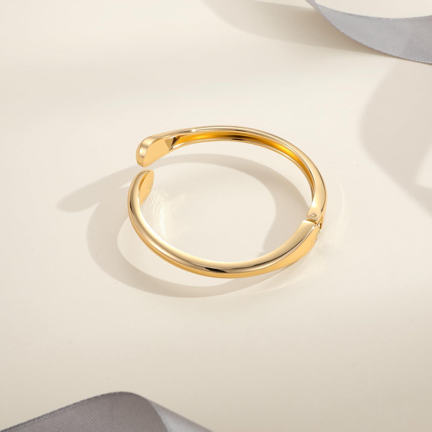 Yowivon Gold Bangles for Women, Fine Teardrop Gold Bracelet, Twisted Hinged Open Bangle Bracelets for Women, Non Tarnish Wrist Cuff, Trendy Jewelry Gifts for Christmas Valentine Birthday