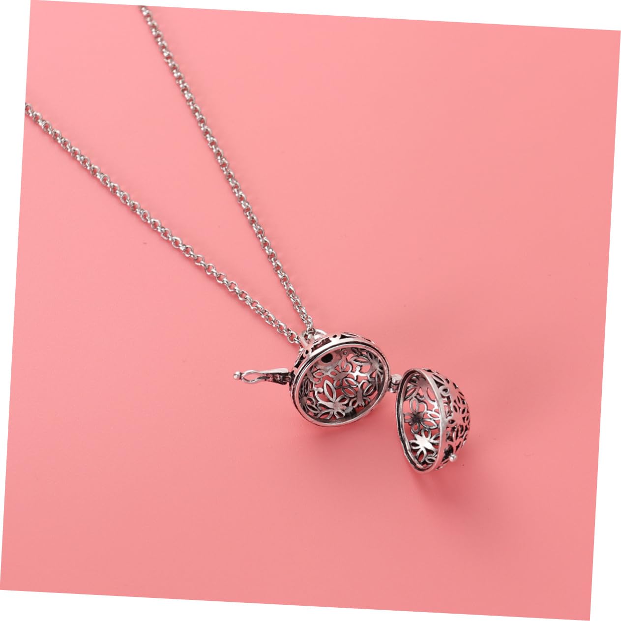 PLAFOPE Aromatherapy Essential Oil Diffuser Necklace Pendant Hollow Round Locket 15.74In Stylish Air Freshener Jewelry for Women Daily Wear