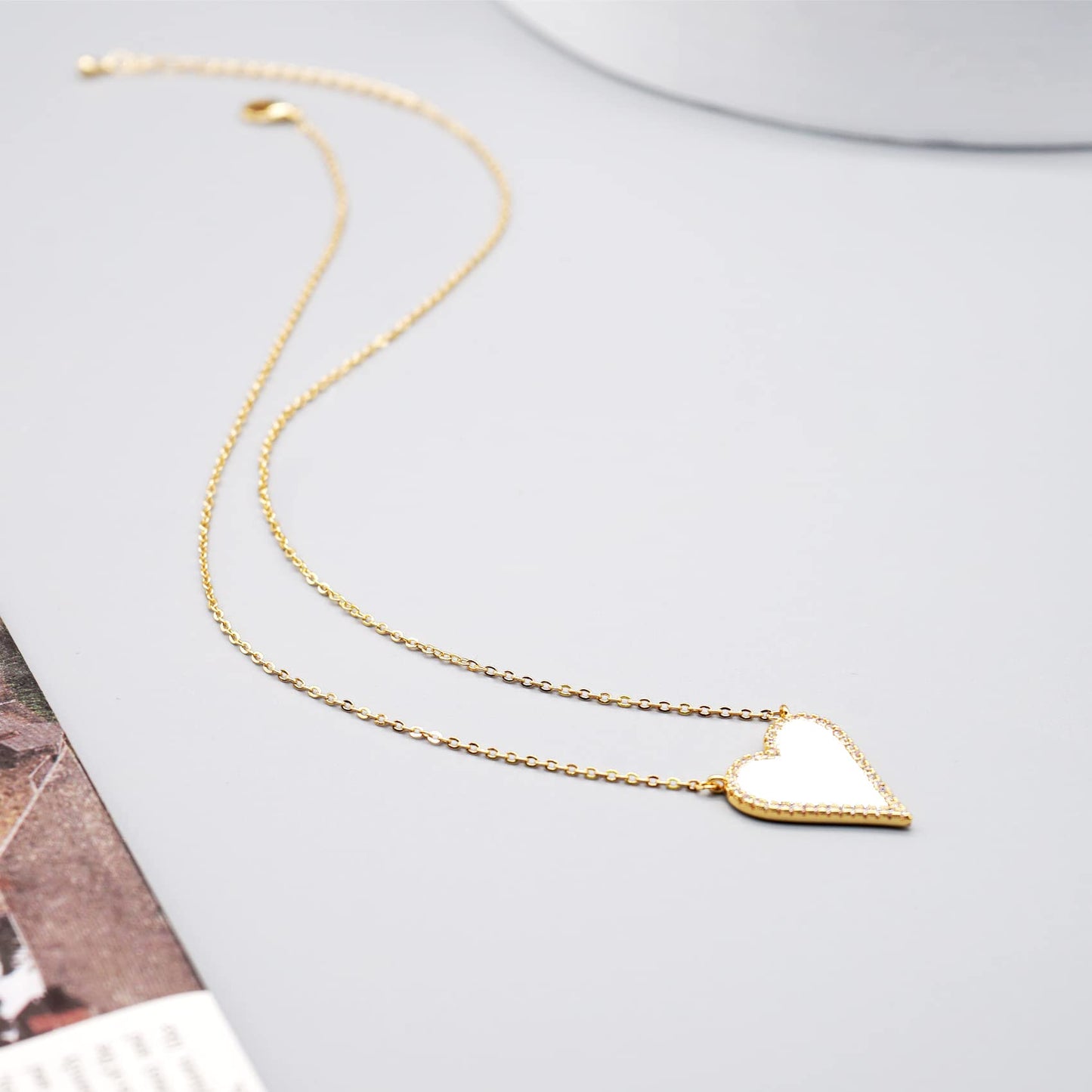 JINGDR Women's Heart Necklace, Preppy Dainty Paperclip Chain, Gold Plated, Love Heart Pendant, White, 16 inches