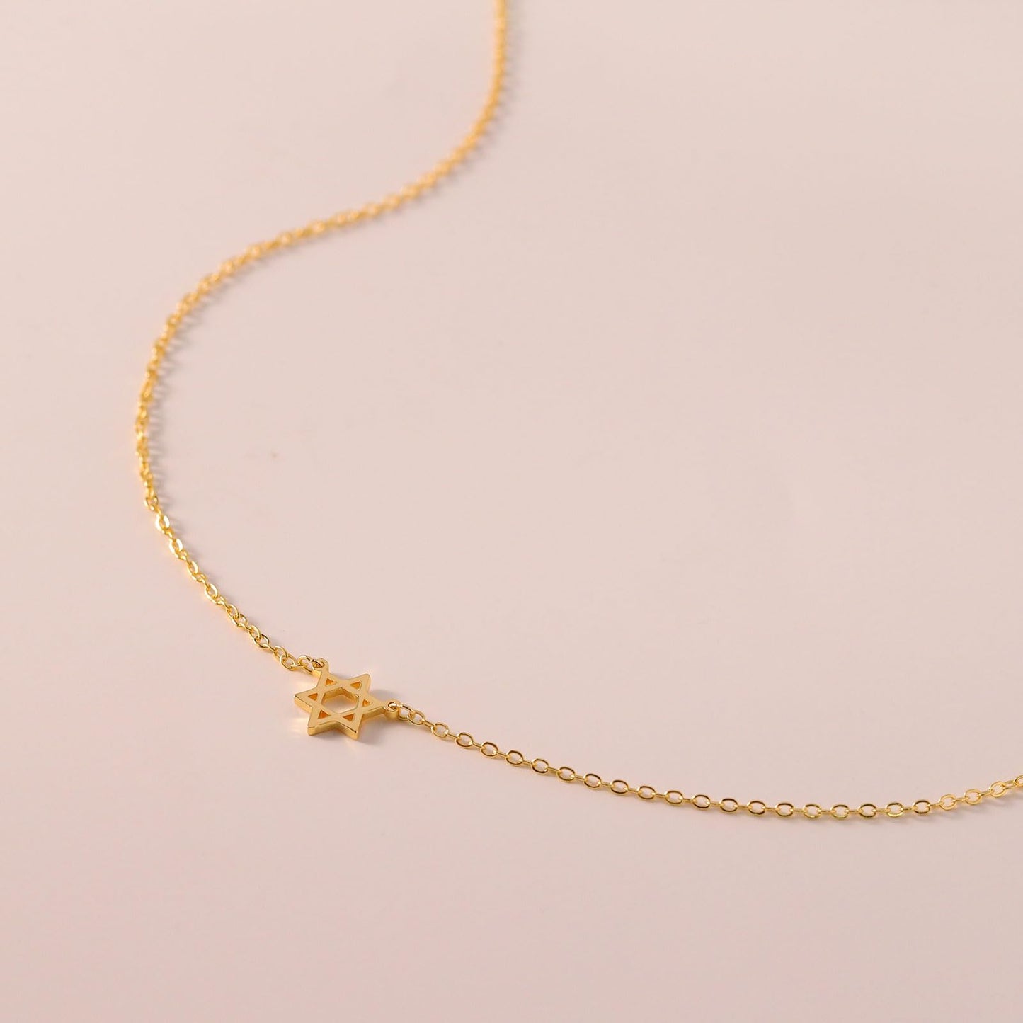 VRIUA Gold Necklace for Women 14k Gold Plated Dainty Star Pendant Necklace Simple Hexagonal Star Necklace Delicate Jewelry Everyday for Women