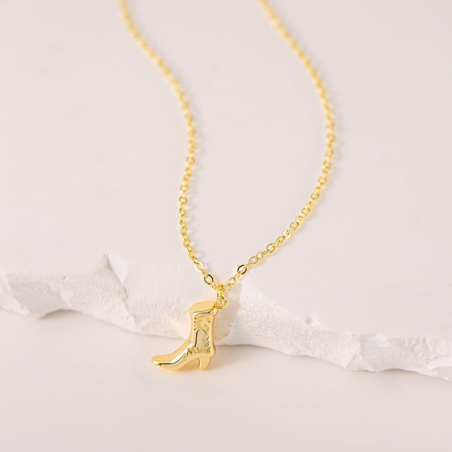 GUOKE Gold Boot Necklace for Women – 14K Gold Plated Cowgirl Pendant, Dainty Western Cowboy Boot Necklace, Minimalist Jewelry for Her