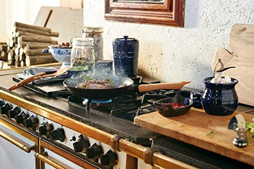 Staub 1005022 Cast Iron Pan with Wooden Handle, Suitable for Induction, 24 cm, Black