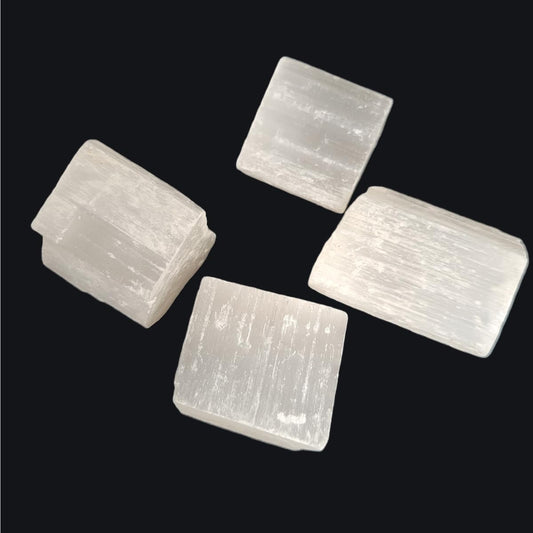 3-5Pcs Selentite Natural Raw Crystals Rough Stones Rocks for Tumbling Polishing Cabbing Gemstones Crystals and Healing Stones for Wicca Reiki,Fountian Rocks for Decorations (Selentite)