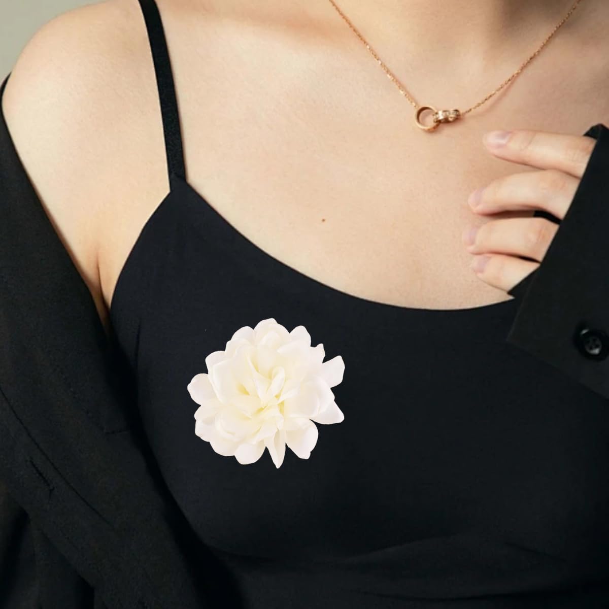 Elegant Large Cloth Flower Brooches Big Camellia Flower Pin for Women Dainty Cloth Fabric Rose Brooches Dress Skirt Scarf Hat Pins Clothing Decoration Accessories (white)