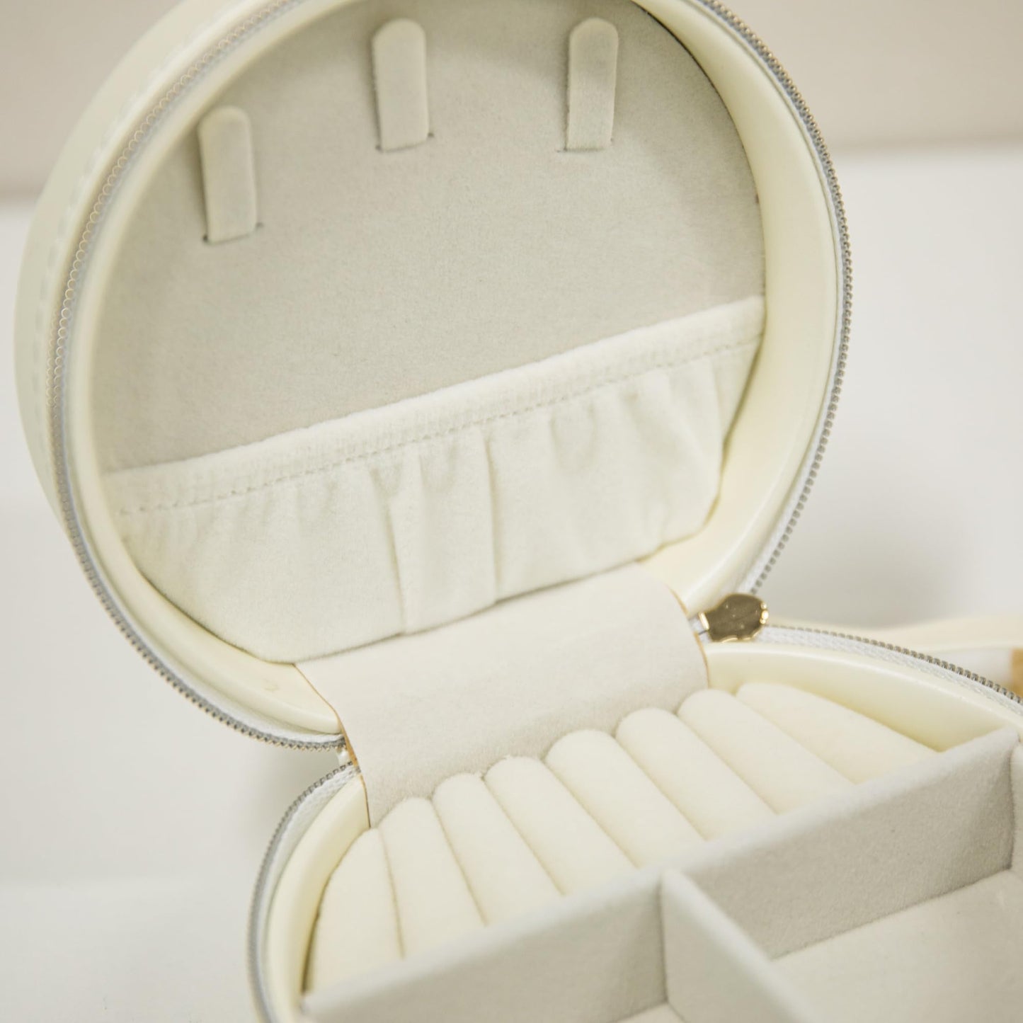 COLLECTIVE HOME Monogram Jewelry Box for Travel - 4.5 Inch Spacious Organizer with Zipper Closure, Gold Chain & Letter Engraving, Personalized Gift Case for Women/Bridesmaids (t)