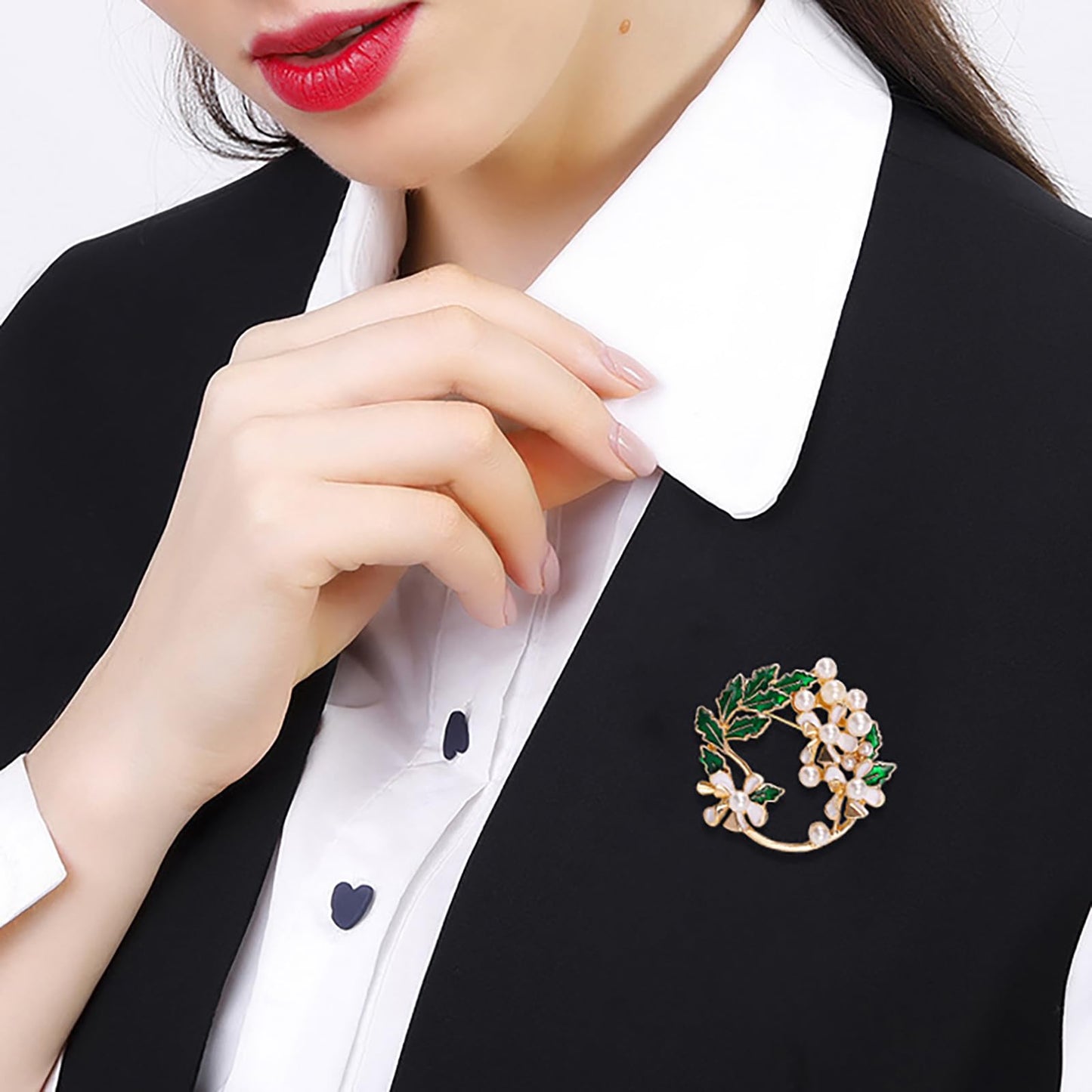 Elegant Gardenia Brooch Flower Pearl Brooch for Women Green Leaves Gardenia Floral Lapel Pins Clothes Hat Bag Suit Tie Accessory Wedding Gift Elegant Jewelry for Mom Wife