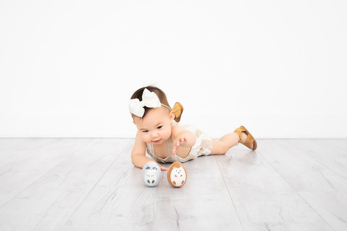 Pearhead Wooden Wobble Toy Set, Raccoon & Hedgehog Montessori Balance Toys for Babies 6+ Months, FSC Certified, Sensory Tummy Time Development Toy