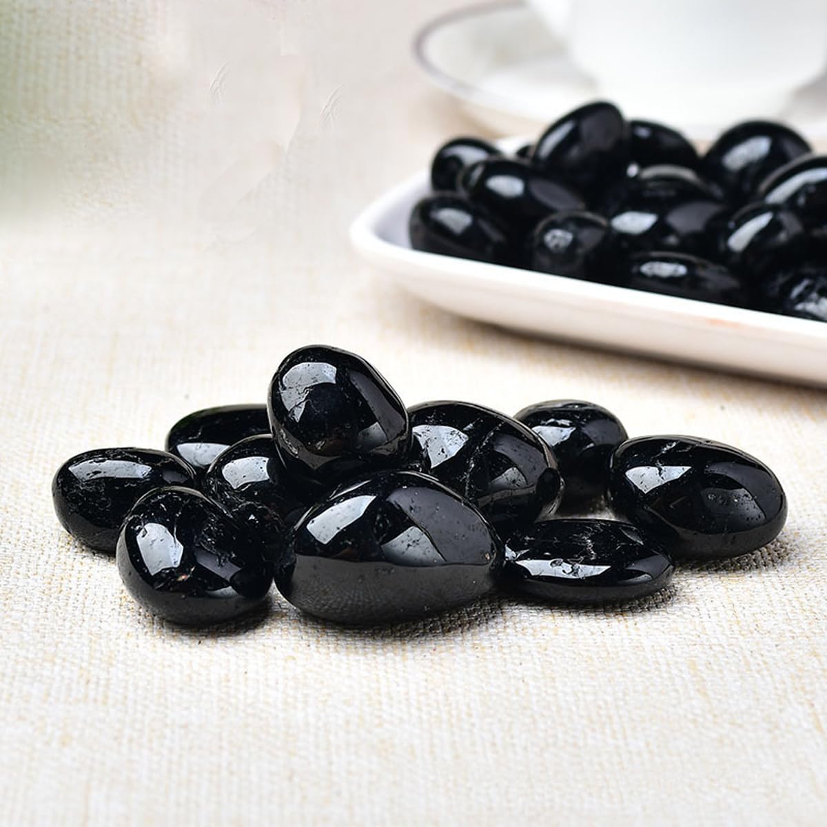 Erliway 1PC 1.25-2" Black Tourmaline Tumbled Stone, Polished Reiki Healing Crystal and Stone, Natural Tumbled Polished Stones for Energy Witchcraft Therapy Meditation Protection Home Decor