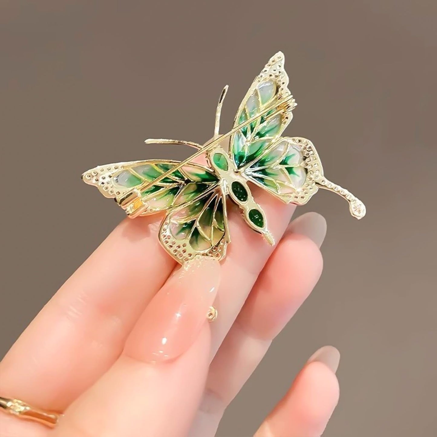 HETICA Women Animal Floral Brooch Pin Accessory Perfect as a Gift for Anniversary Celebrations, Parties, Or Everyday Wear (Butterfly-Green)