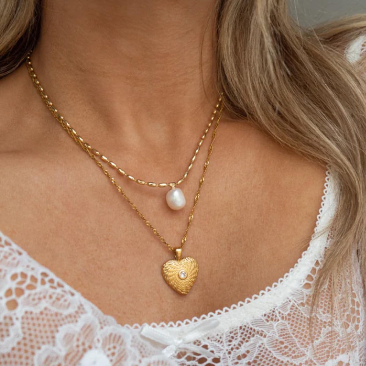 Seamido Dainty Gold Necklace for Women Non Tarnish, 18k Gold Plated Waterproof Necklace Charm Summer Beach Pendant Choker with Butterfly Pearl Sea Star, Trendy Elegant Jewelry for Her