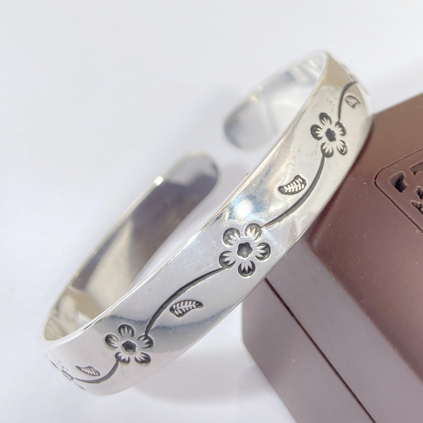 Chunky Wide S925 Sterling Silver Bangle Bracelet for Women Pretty Handmade Floral Open Cuff Bracelet Simple Elegant Adjustable Silver Cuff Bangles Trendy Womens Jewelry Birthday Holiday Acessories