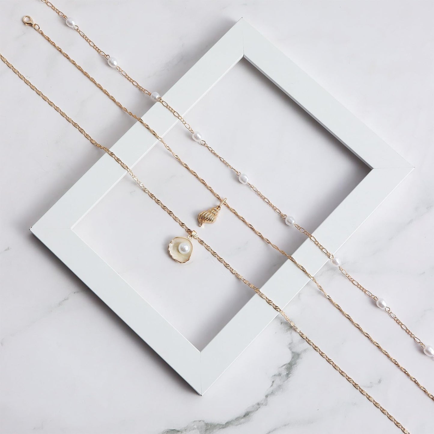 Shell Starfish Necklace for Women Gold Tone Layered Beach Jewelry Pearl Seashell Charm Adjustable Coastal Necklace for Summer Vacation Outfits Gifts