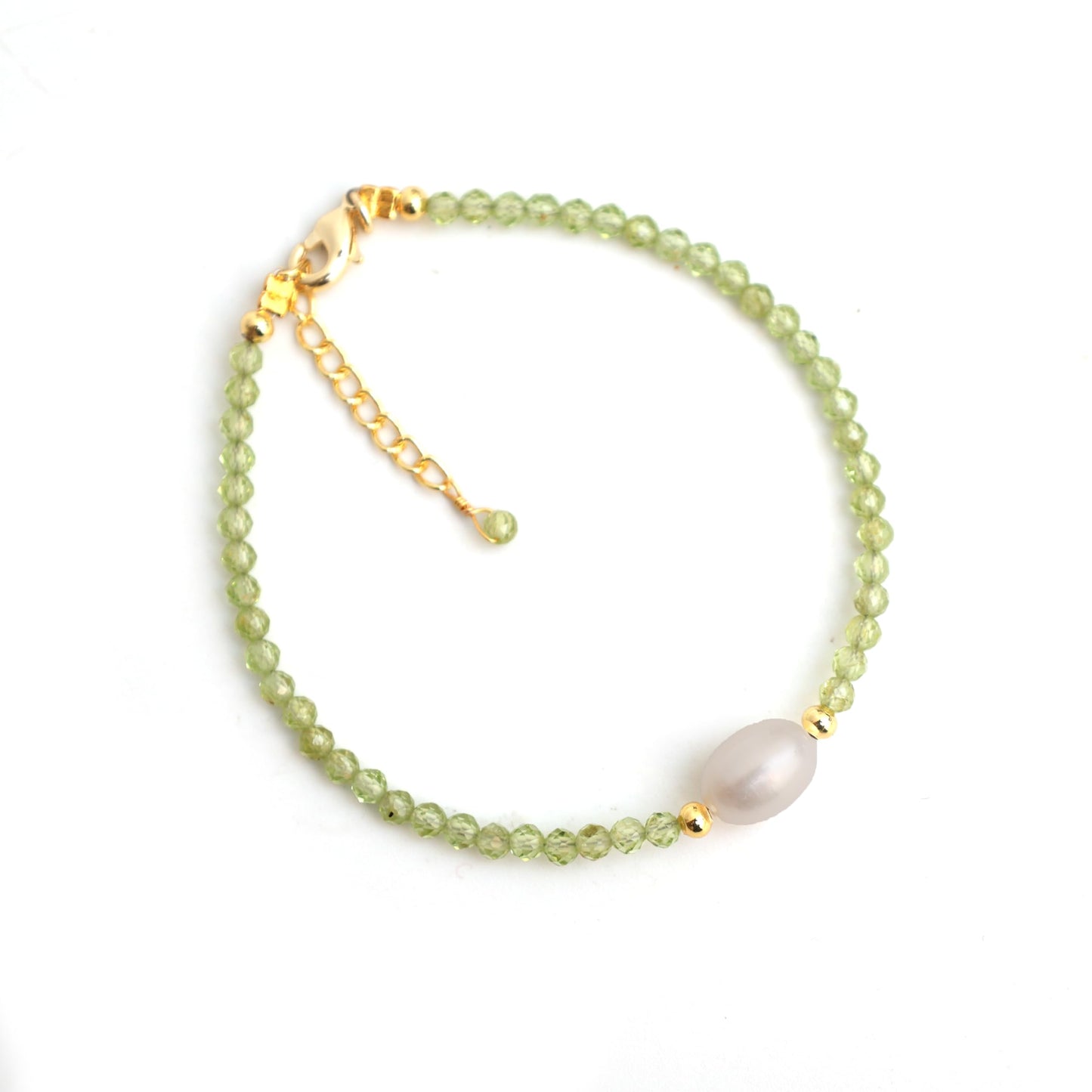 Gempires Green Peridot Beaded Bracelet with Freshwater Pearl Handmade Jewelry August Birthstone Gifts Hypoallergenic 7.5 Inch Gold Plated Lightweight Elegant Bracelets Gifts for Women