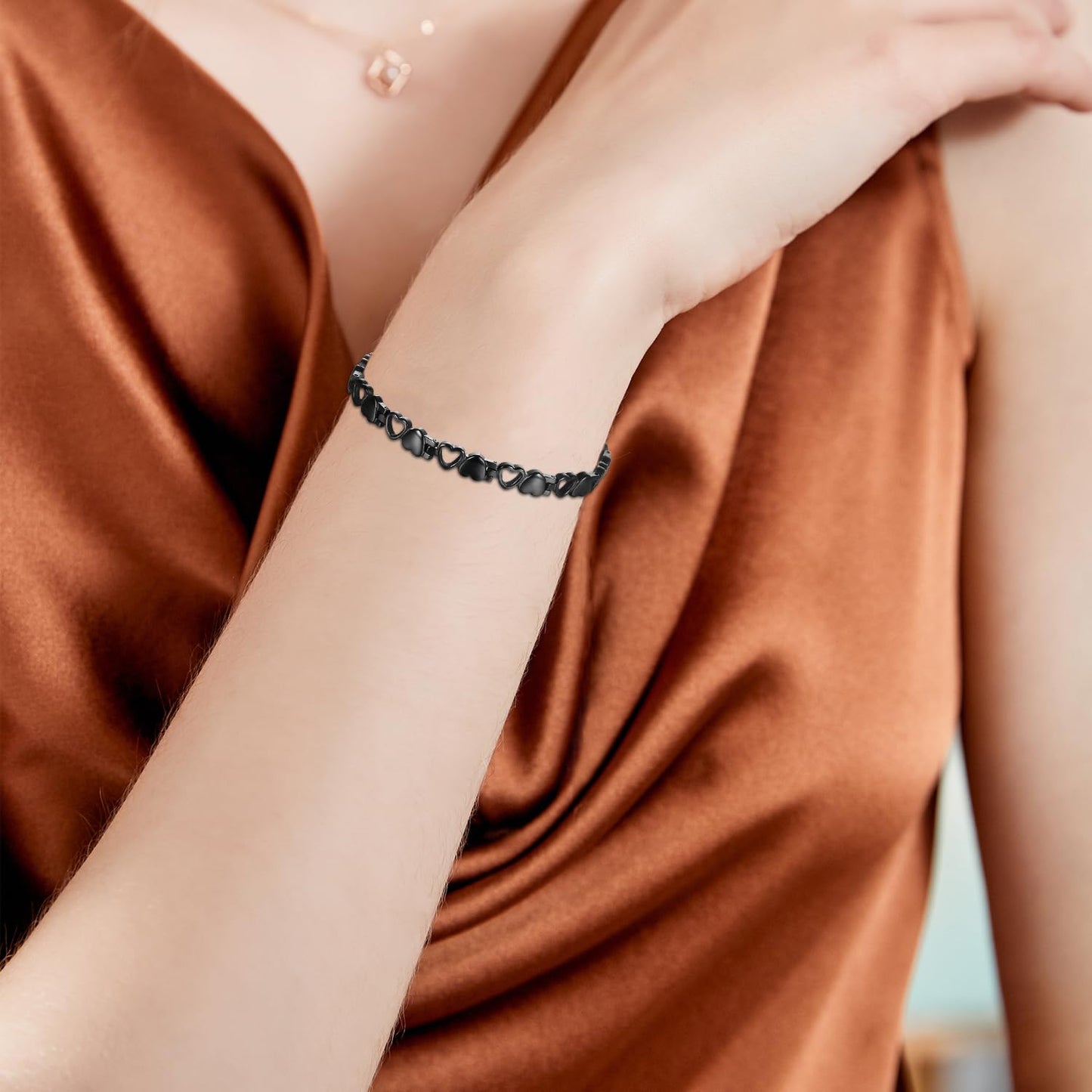 BioMag Magnetic Bracelets for Women Heart-shaped Titanium Steel Bracelet with 10pcs 3500 Gauss Magnets Jewelry Gift with Sizing Tool (Black)