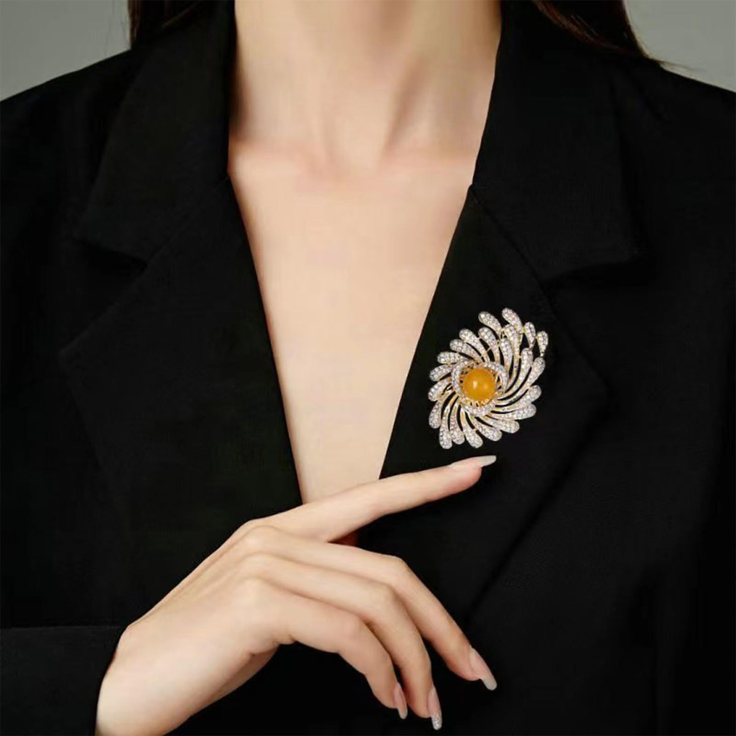 HETICA Women Animal Floral Brooch Pin Accessory Perfect as a Gift for Anniversary Celebrations, Parties, Or Everyday Wear (Fireworks)
