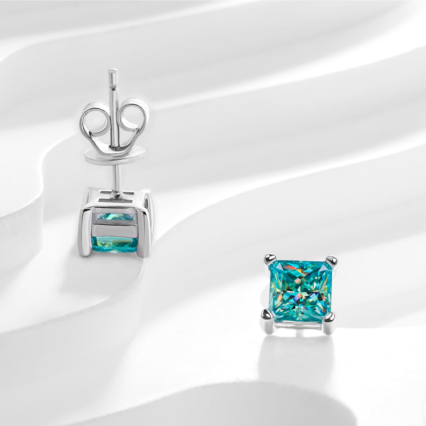 GIGAJEWE Blue Green Color Moissanite Stud Earrings 5mm Princess Cut Moissanite Earrings 1.6ct/pair,18K Gold Plated 925 Steling Silver, Stud Earrings For Women (Princess-cyan)