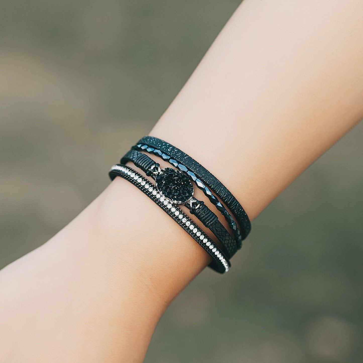 FANCY SHINY Leather Wrap Bracelet Boho Cuff Bangle Bracelets Crystal Bead Bracelet with Magnetic Clasp Trendy Jewelry Gifts for Women (7.7", Black)