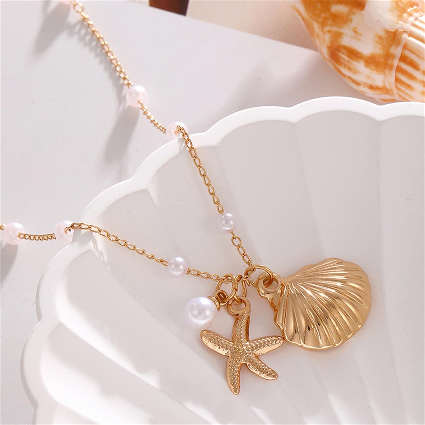 Boho Starfish Seashell Layered Necklace Gold Silver Plated Dainty Charm Double Layer Sea Shell Lucky Stars Ocean Animal Chain Necklace for Women Hawaiian Summer Beach Vacation Jewelry Gifts (Gold pearl necklace)