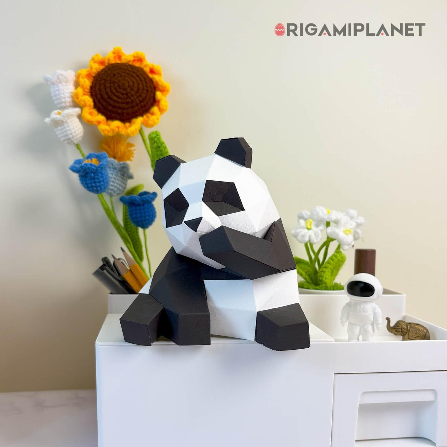 ORIGAMIPLANET 3D Panda Fanfan Origami Paper Craft Kit, Fun DIY Pre-Cut 3D Paper Art Model for Teens & Adults, Easy Handmade Animal Figurine Sculpture Gift Set for Bookshelf Decoration