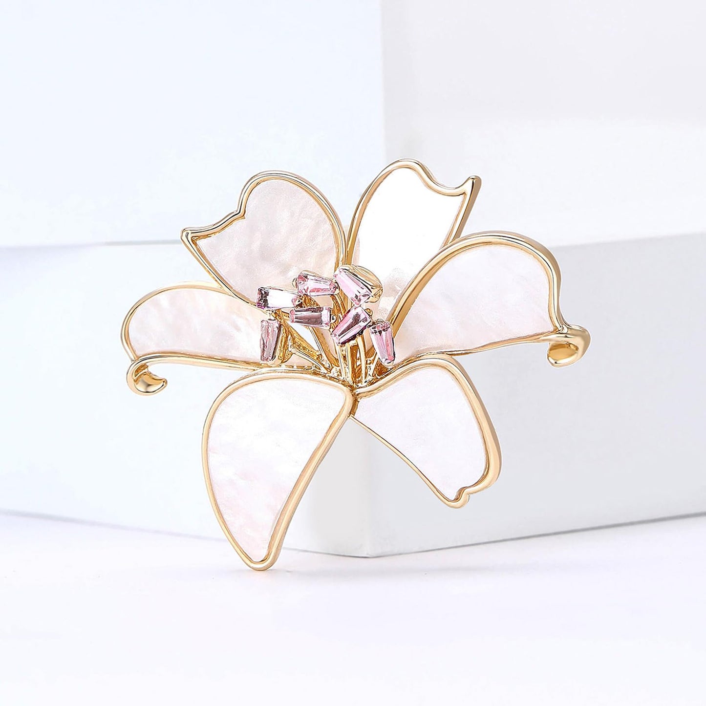Enamel Lily Floral Brooch Fashion White Rhinestone Crystal Lapel Pins Vintage Elegant Brooch Mother's Day Wedding Gift Jewelry