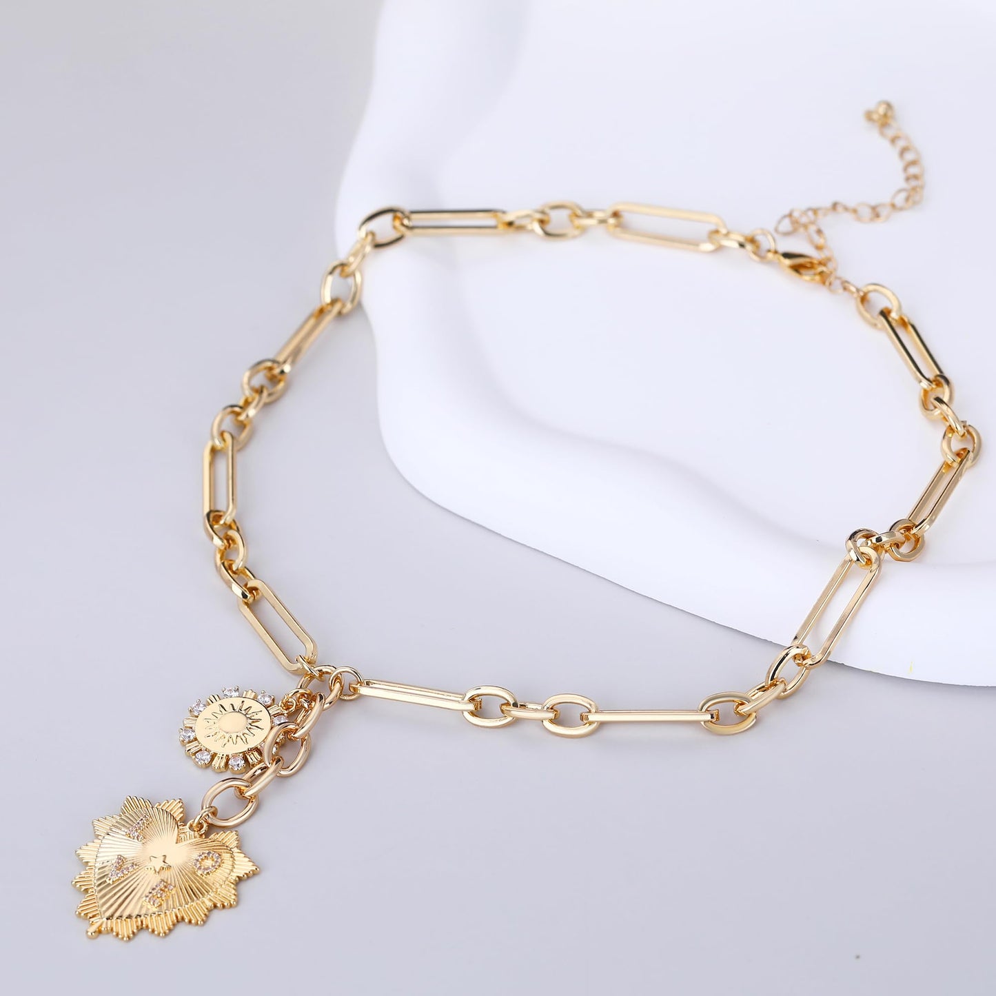 BONJOULRY Chunky Gold Necklace for Women, Trendy Non Tarnish 18K Gold Plated Chunky Heart Necklace Paperclip Chain Statement Charm Necklaces Birthday Gifts for Women Jewelry