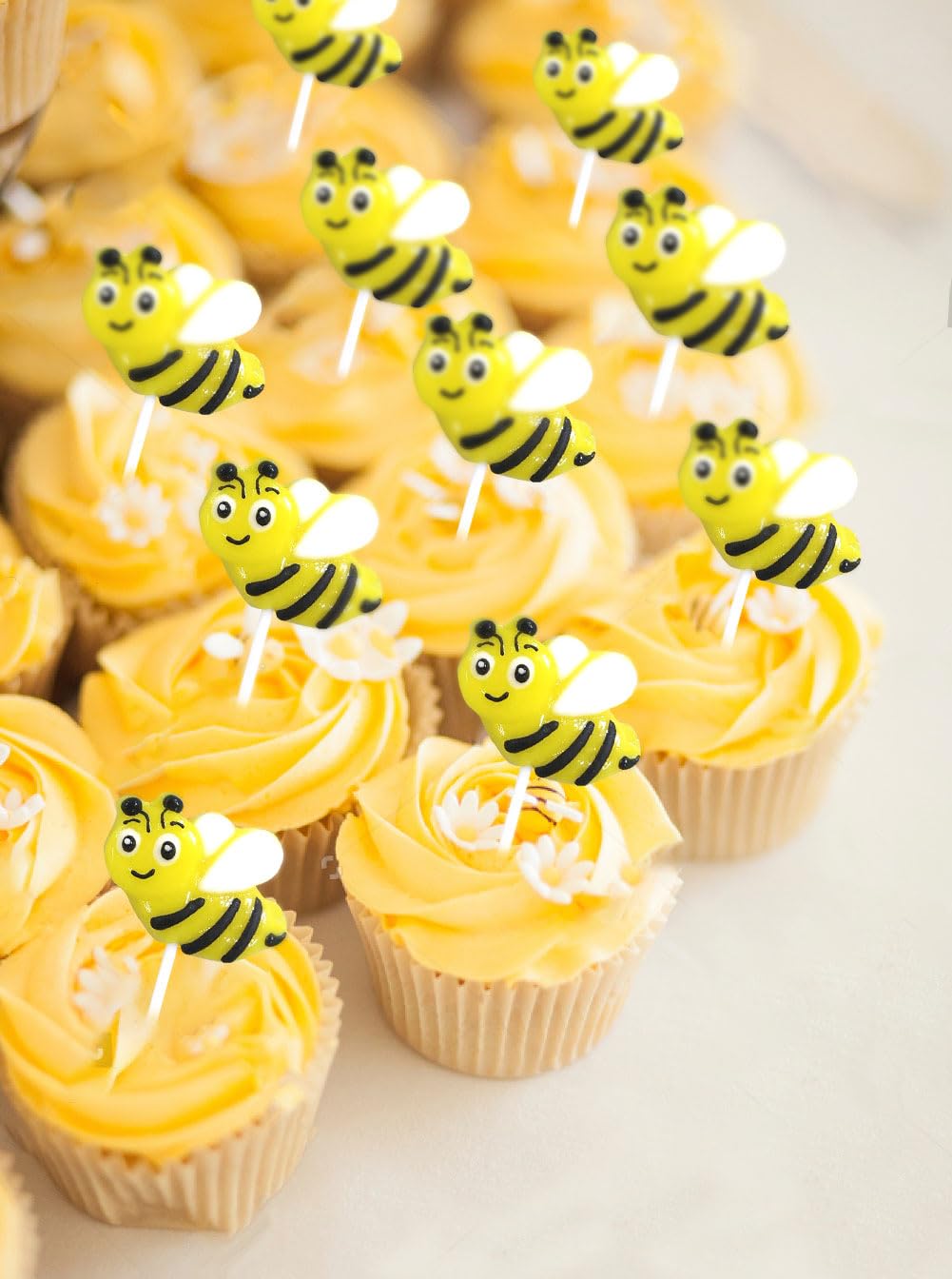 Bee Candy – 24 Individually Wrapped Lemon Flavored Suckers – Honey Bee Party Favors, Baby Showers, Edible Cupcake Toppers, Dessert Table Treats, Goodie Bag Lollipops for Kids