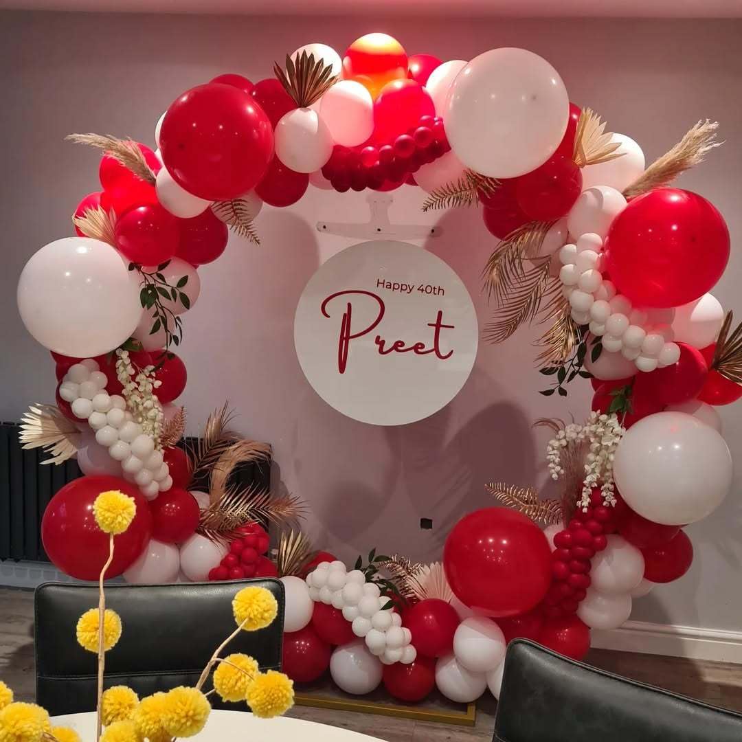 PTGOLUO Red and White Balloon Garland Arch kit 153pcs with Star - 22 18 12 10 5in Different Size Red White Confetti Latex Balloons for Christmas Wedding Valentine's Day Birthday Party Decorations