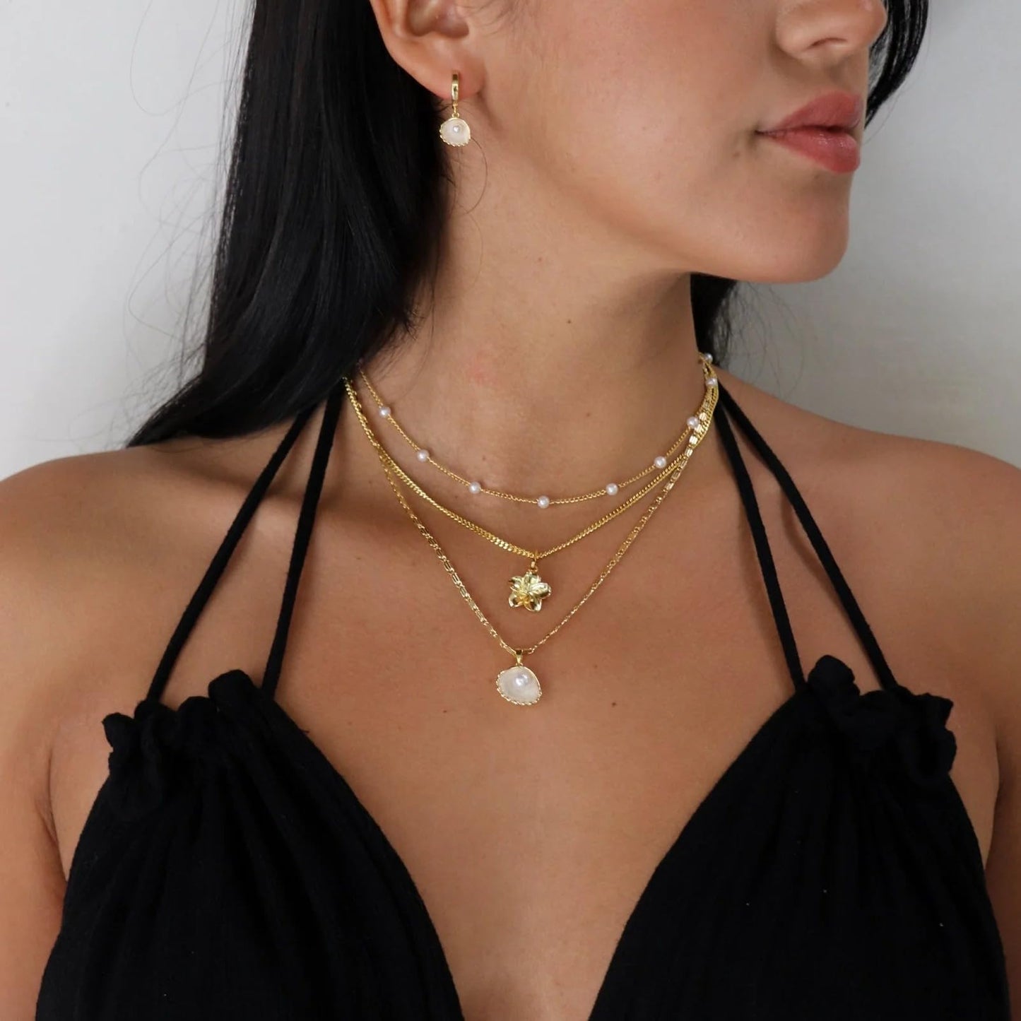 Sargetou Charm Necklaces for Women,14k Gold Plated Waterproof Dainty Choker Necklaces Summer Seashell Flower Pearl Beach Cute Cuban Paperclip Necklace Set Fashion Jewelry Gift